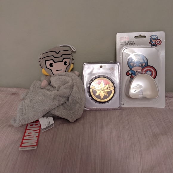 Miniso Marvel Bundle - Picture 1 of 7